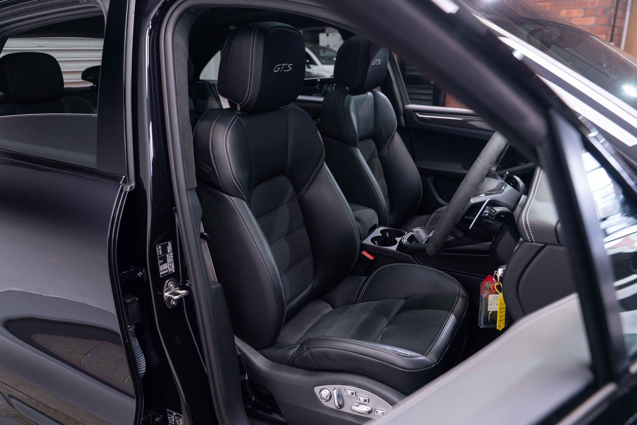 Porsche Macan - Image 14