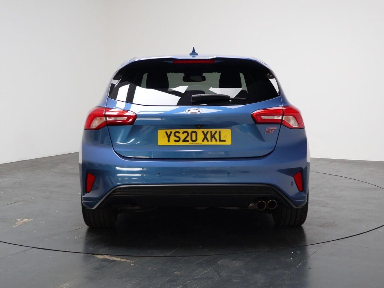 Ford Focus - Image 11