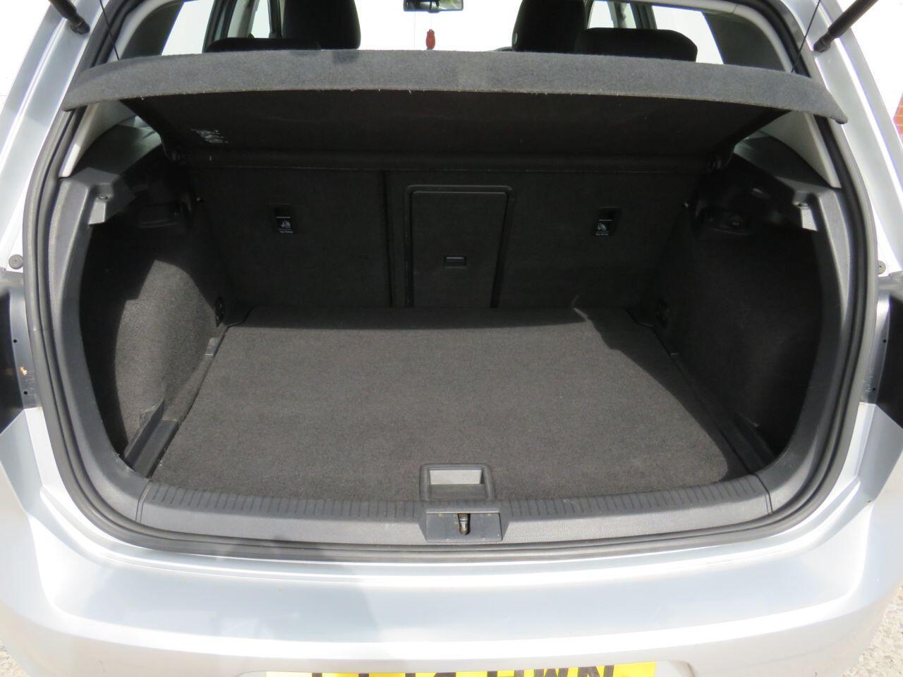 Volkswagen Golf - Image 11