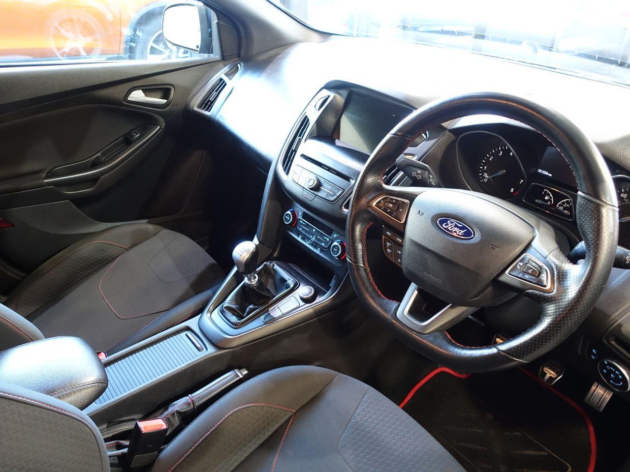 Ford Focus - Image 2