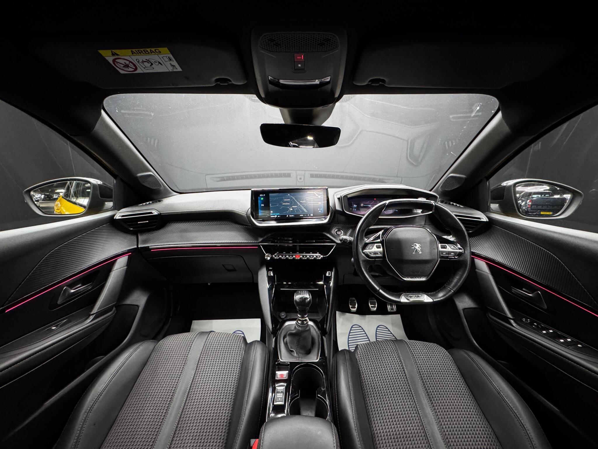 Peugeot 208 - Image 17