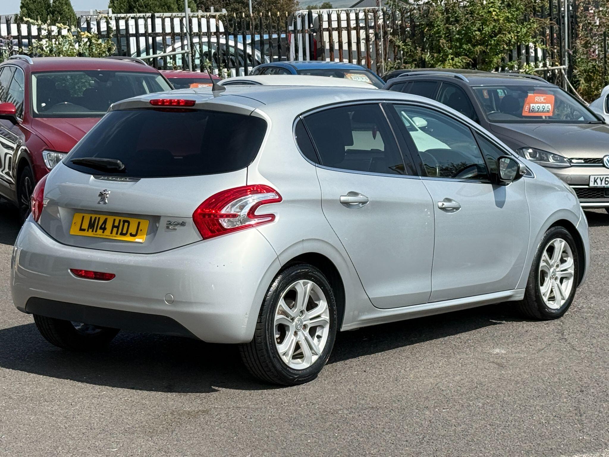 Peugeot 208 - Image 17