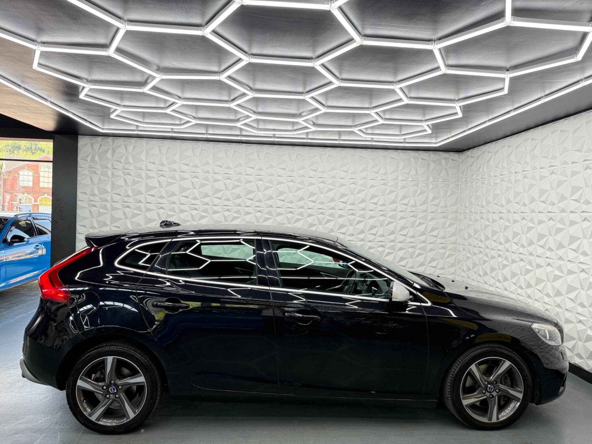 Volvo V40 - Image 13