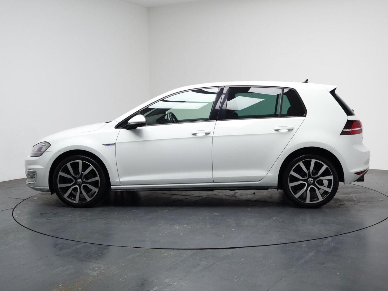 Volkswagen Golf - Image 8