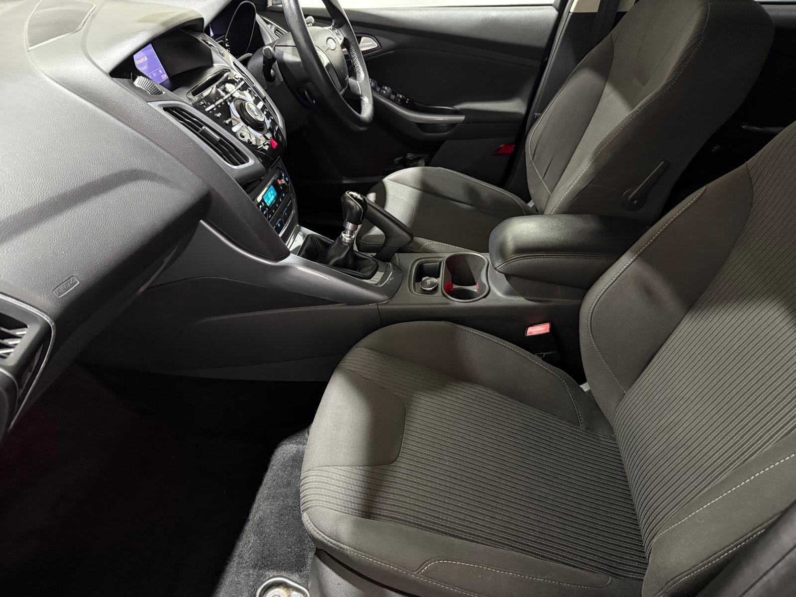 Ford Focus - Image 38