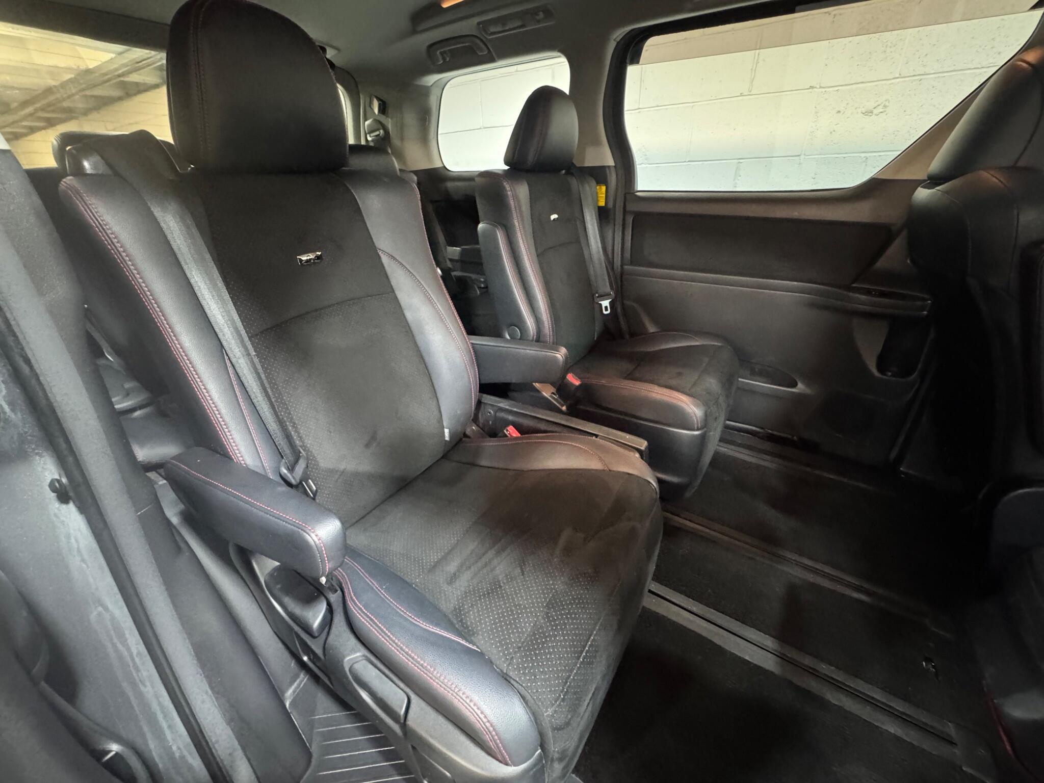 Toyota Alphard - Image 12