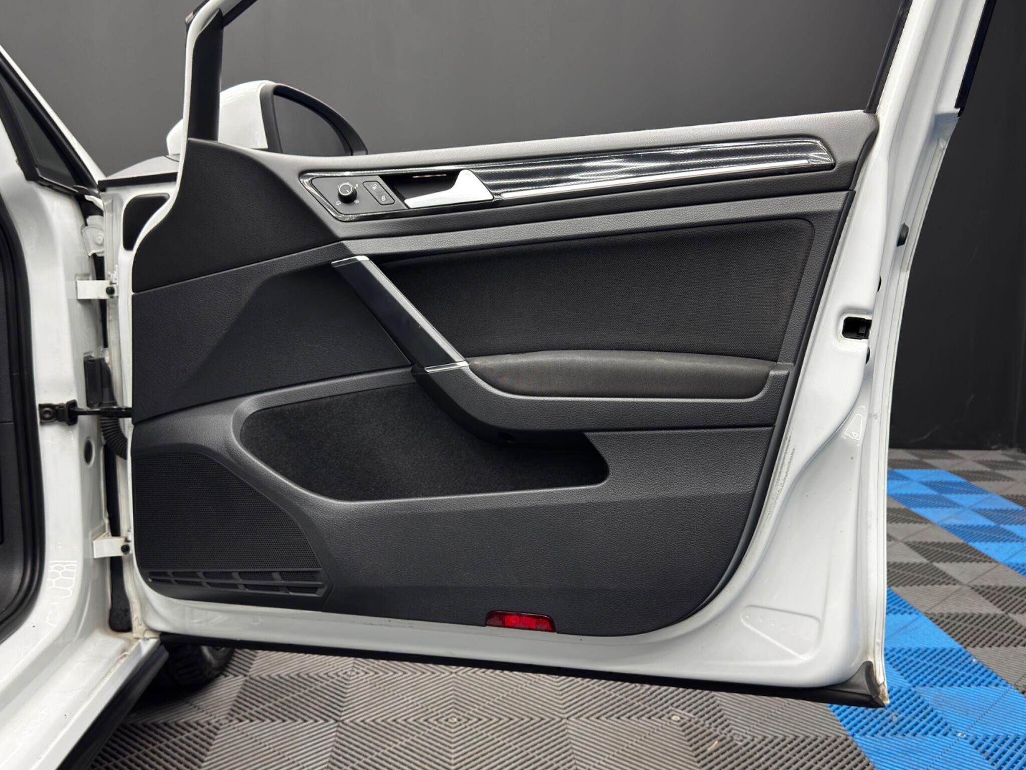 Volkswagen Golf - Image 39