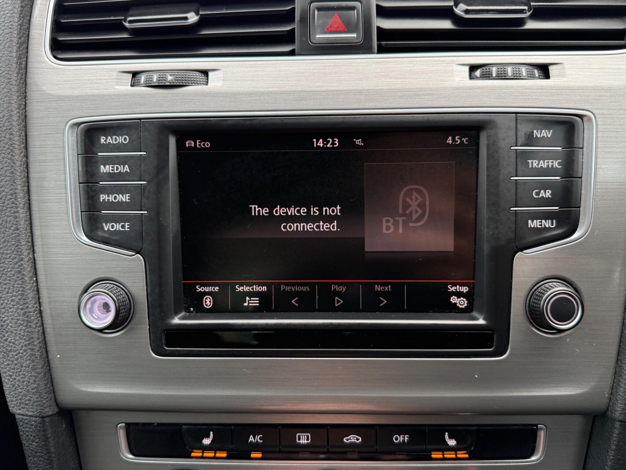 Volkswagen Golf - Image 36