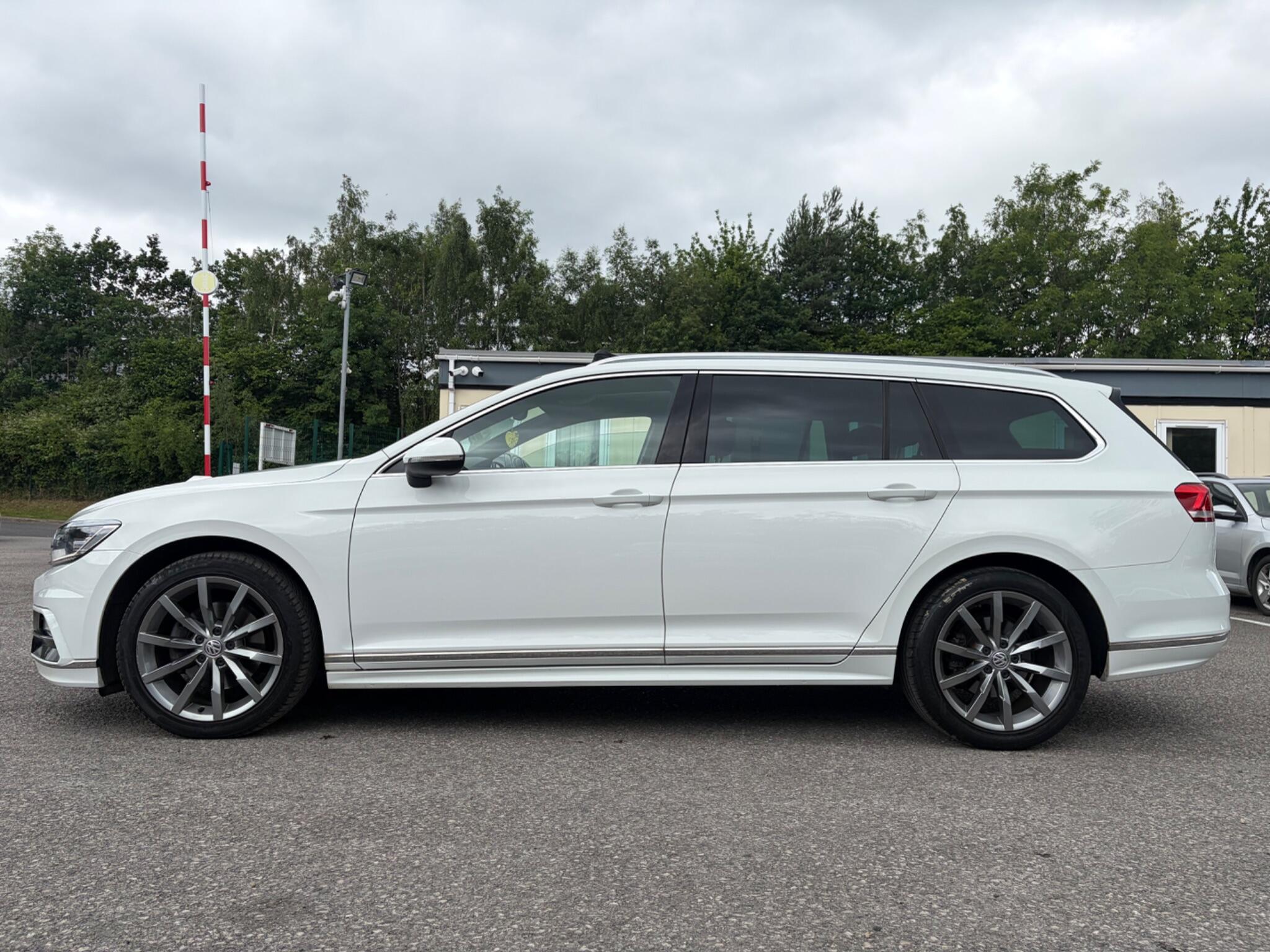 Volkswagen Passat - Image 12