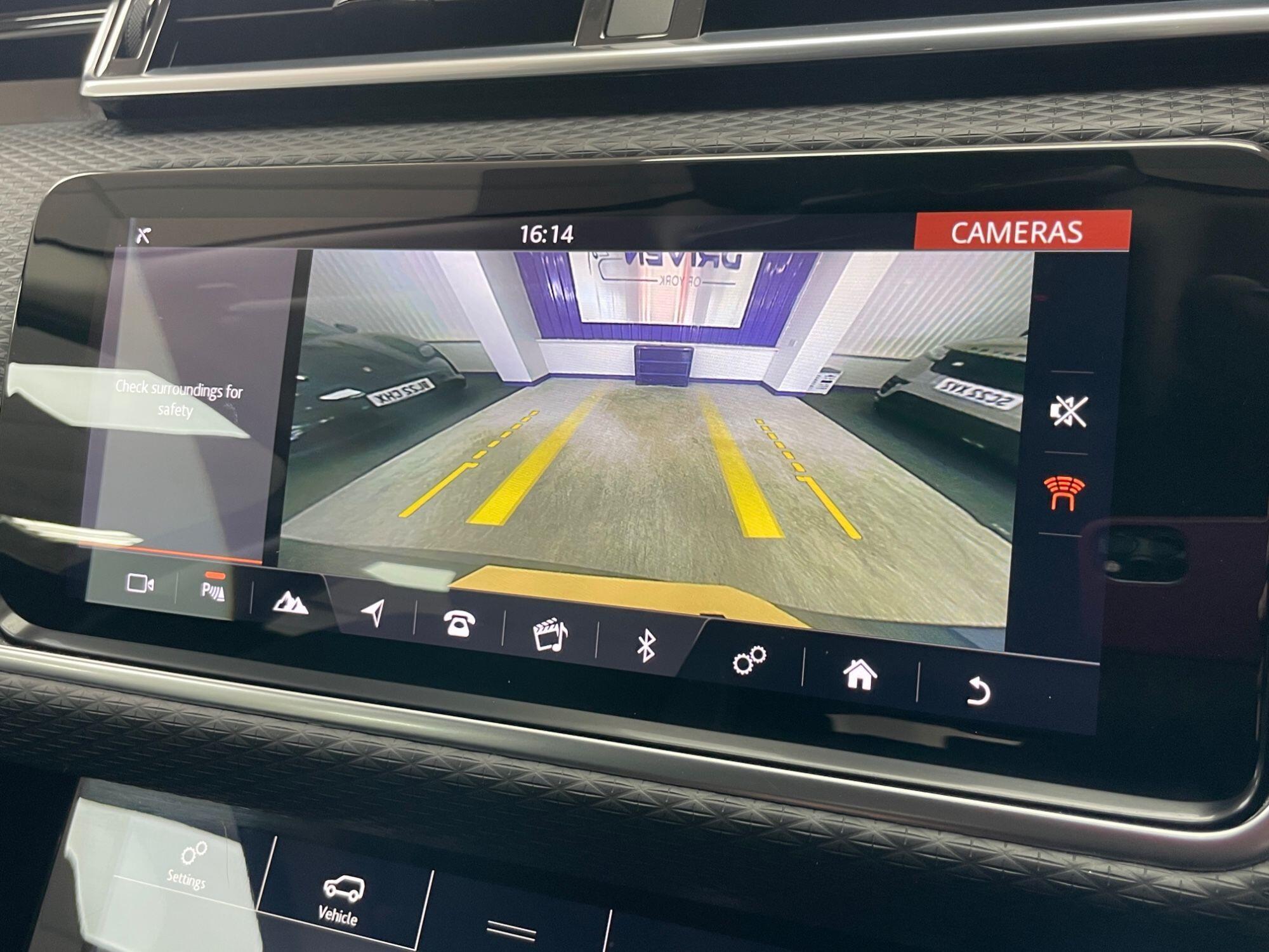 Land Rover Range Rover Velar - Image 41