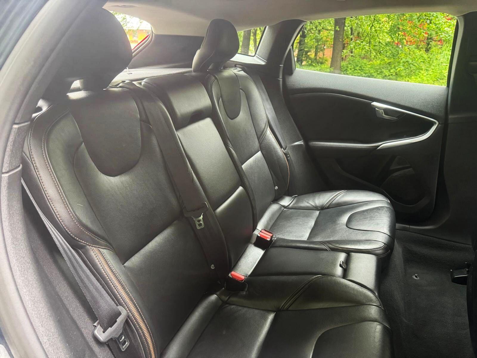 Volvo V40 CROSS COUNTRY - Image 18