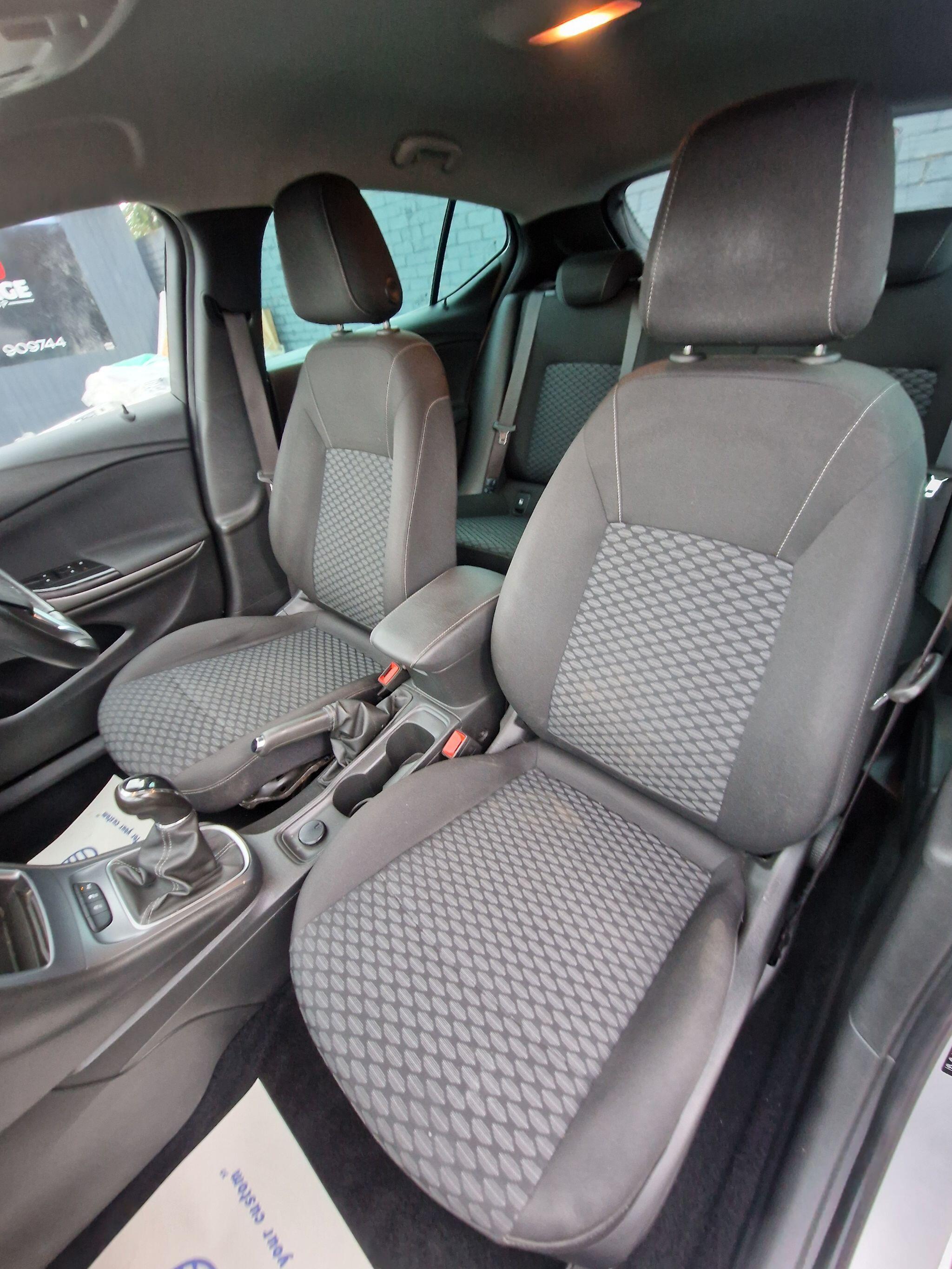 Vauxhall Astra - Image 36