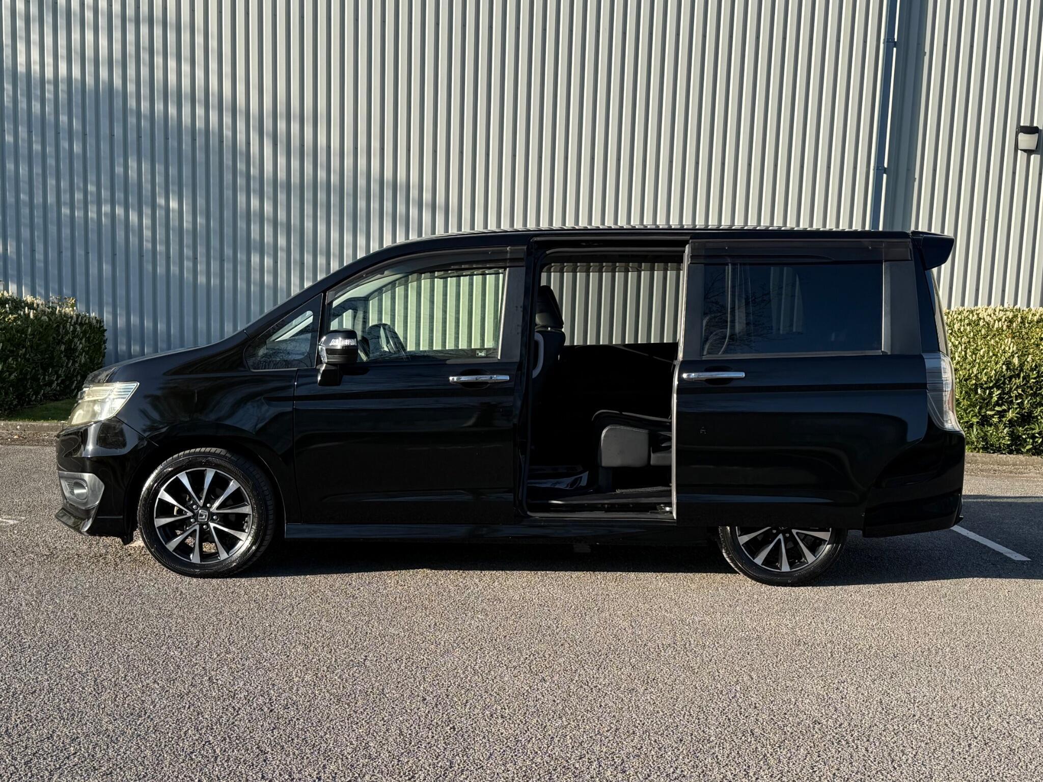 Honda Stepwagon - Image 14