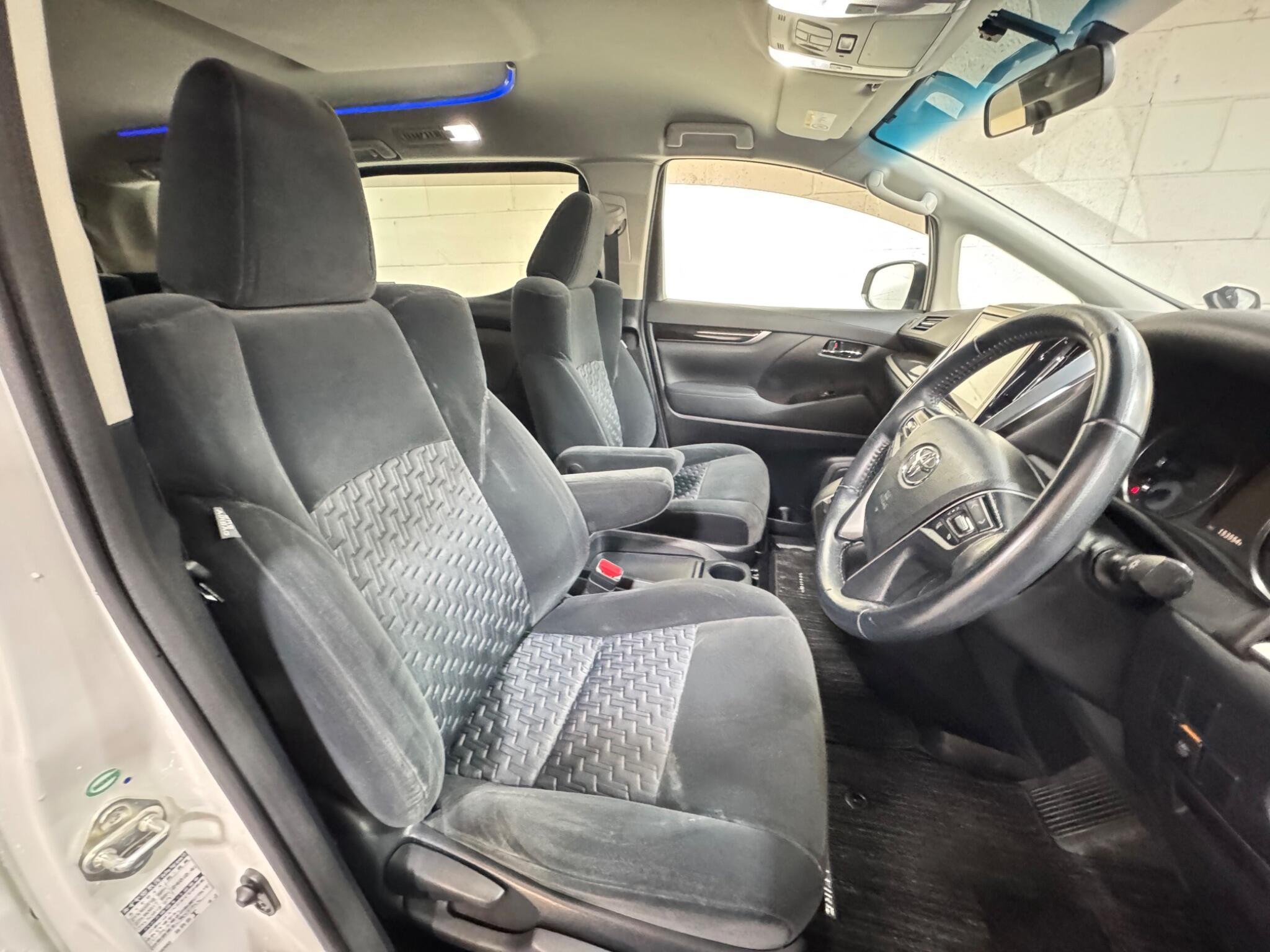 Toyota Vellfire - Image 9