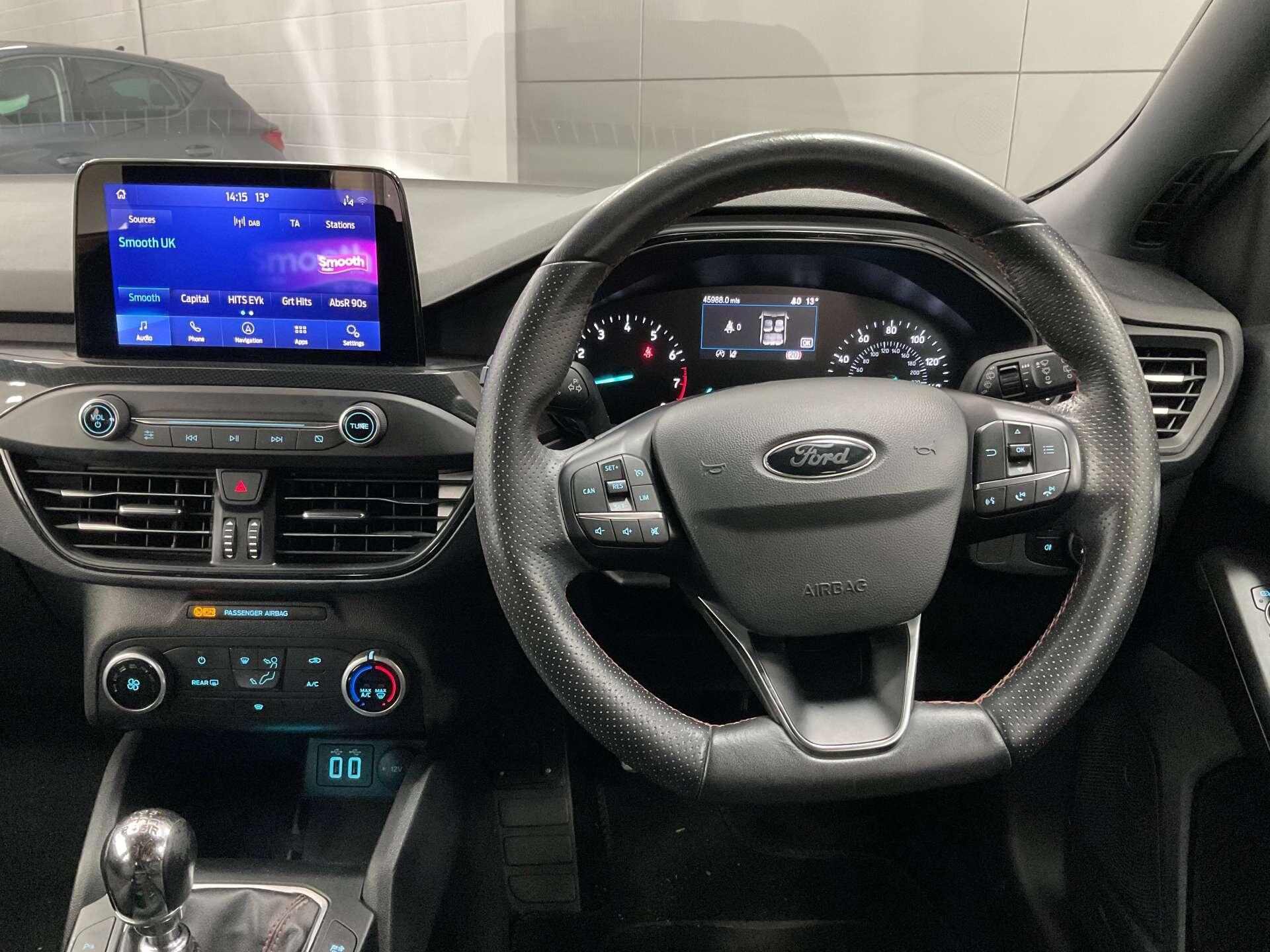 Ford Focus - Image 13