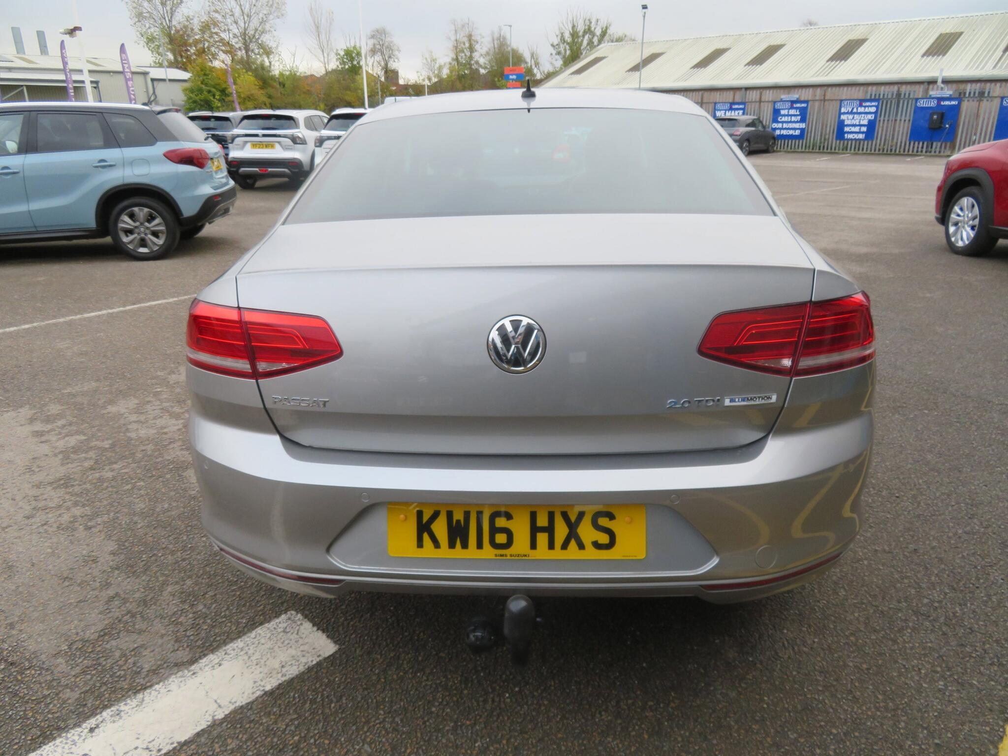 Volkswagen Passat - Image 10