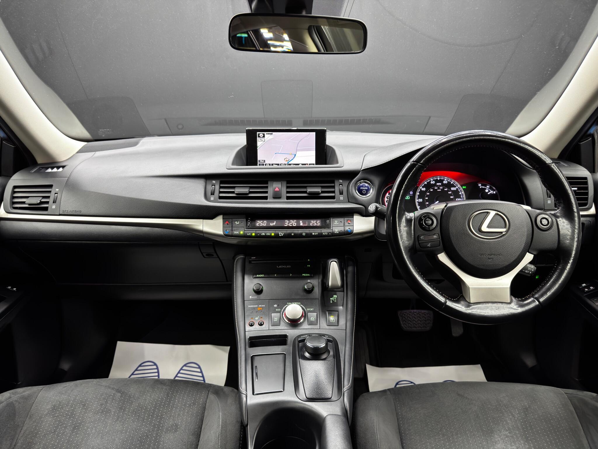 Lexus CT - Image 10