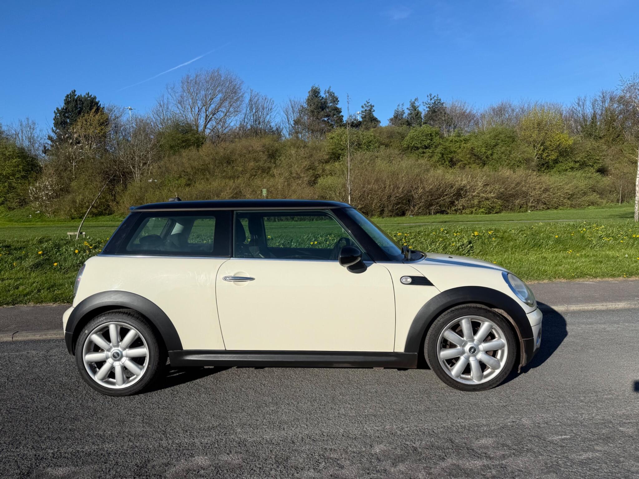 MINI Hatch - Image 2