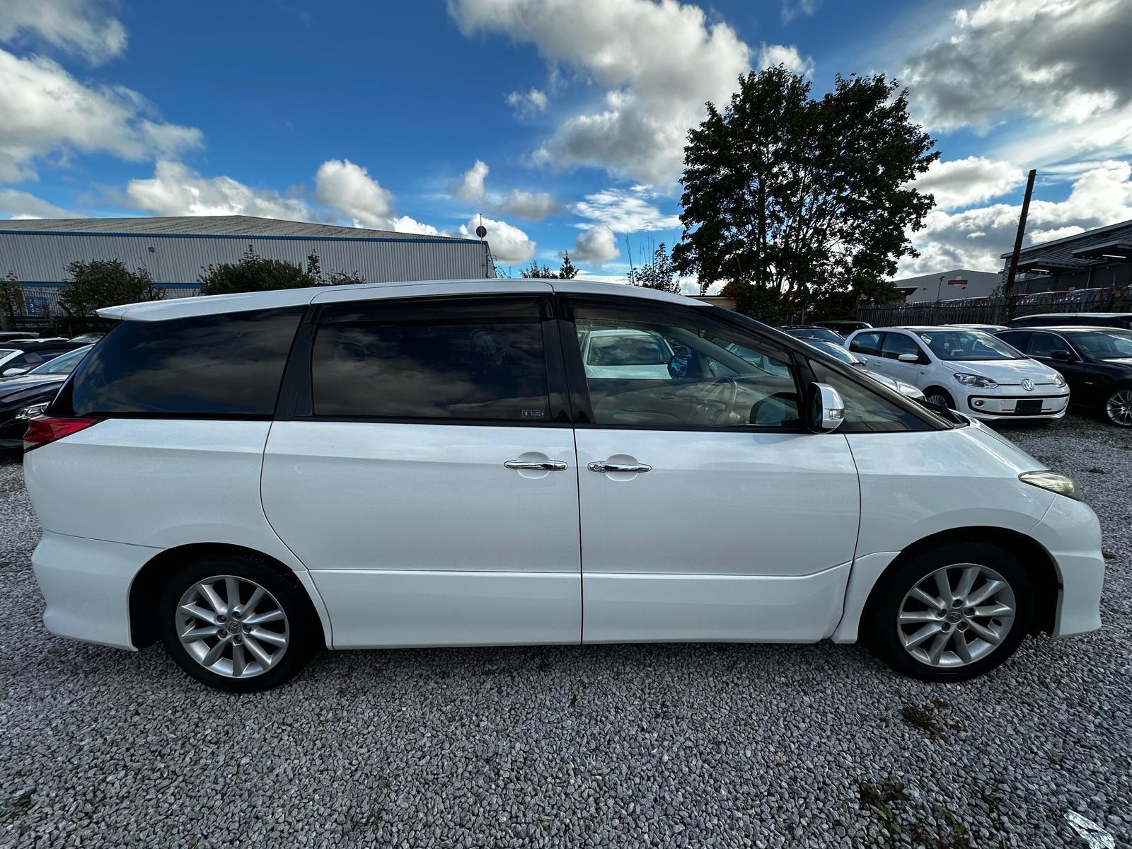 Toyota Estima Aeras G - Image 5