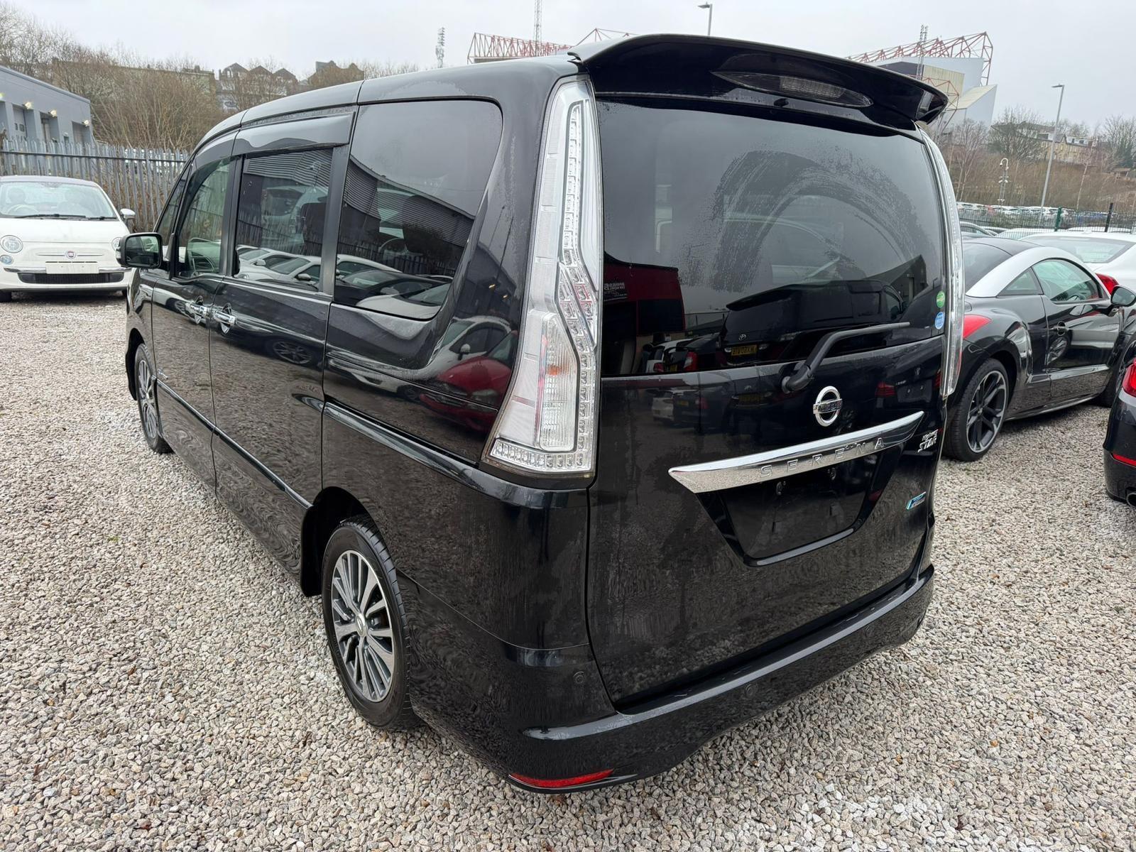Nissan Serena - Image 5