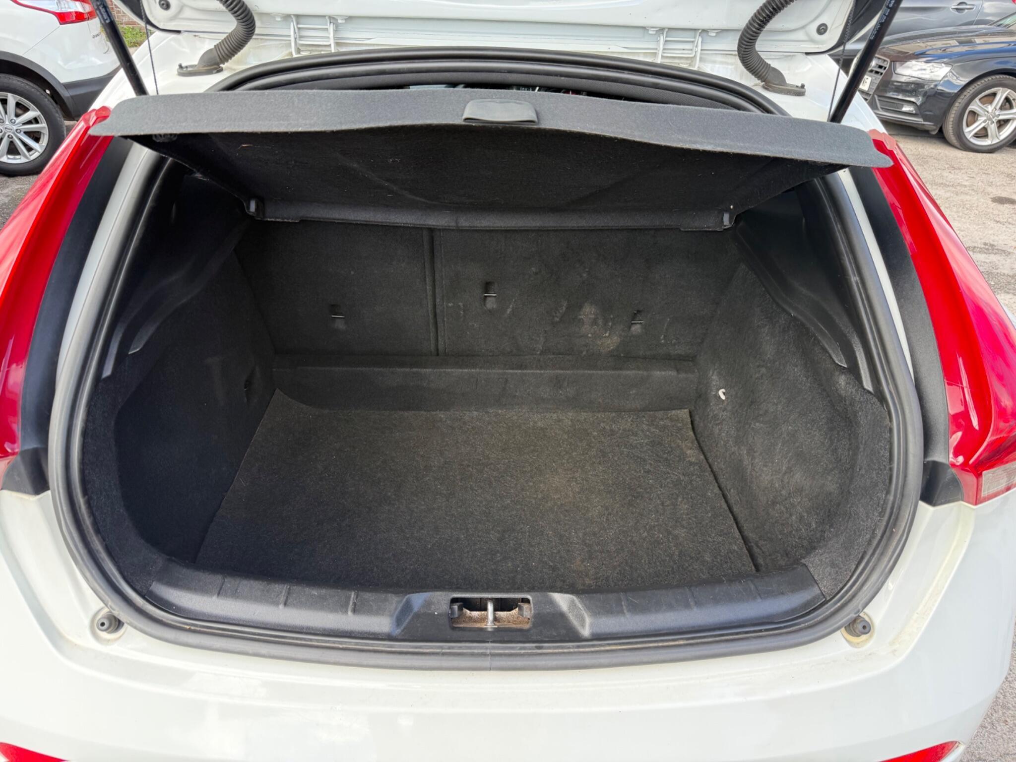 Volvo V40 - Image 24