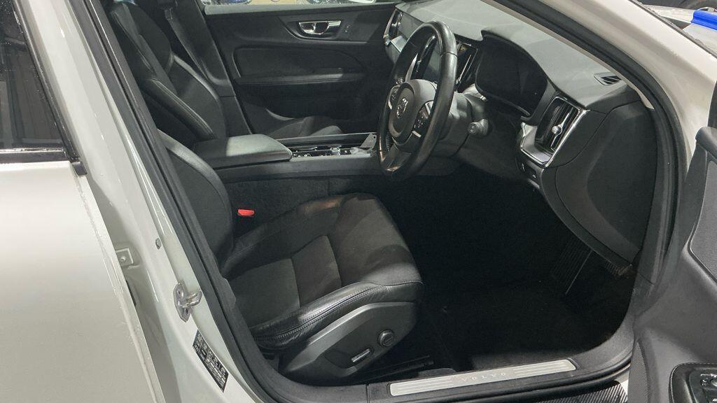 Volvo V60 - Image 4