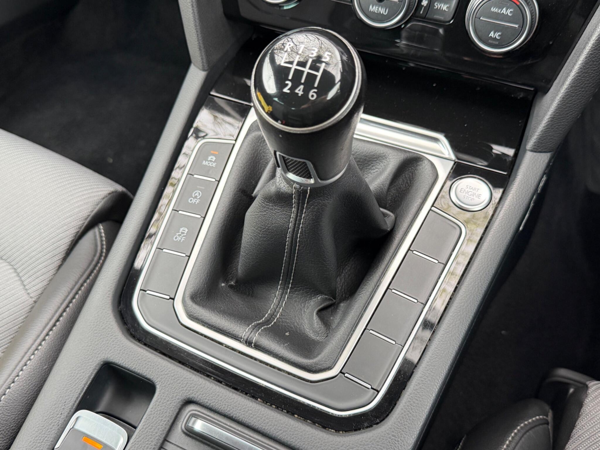 Volkswagen Passat - Image 40