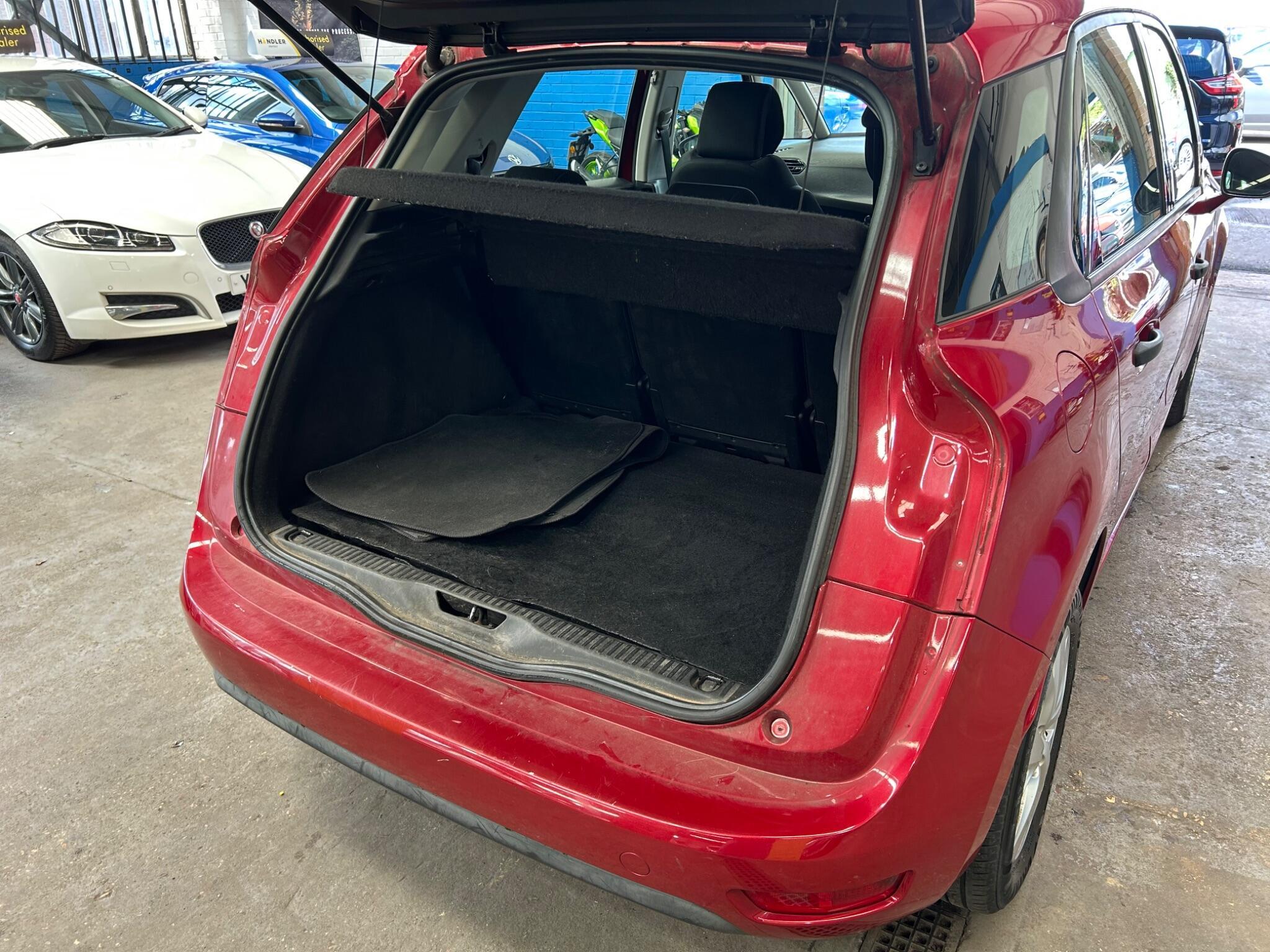 Citroen C4 Picasso - Image 21