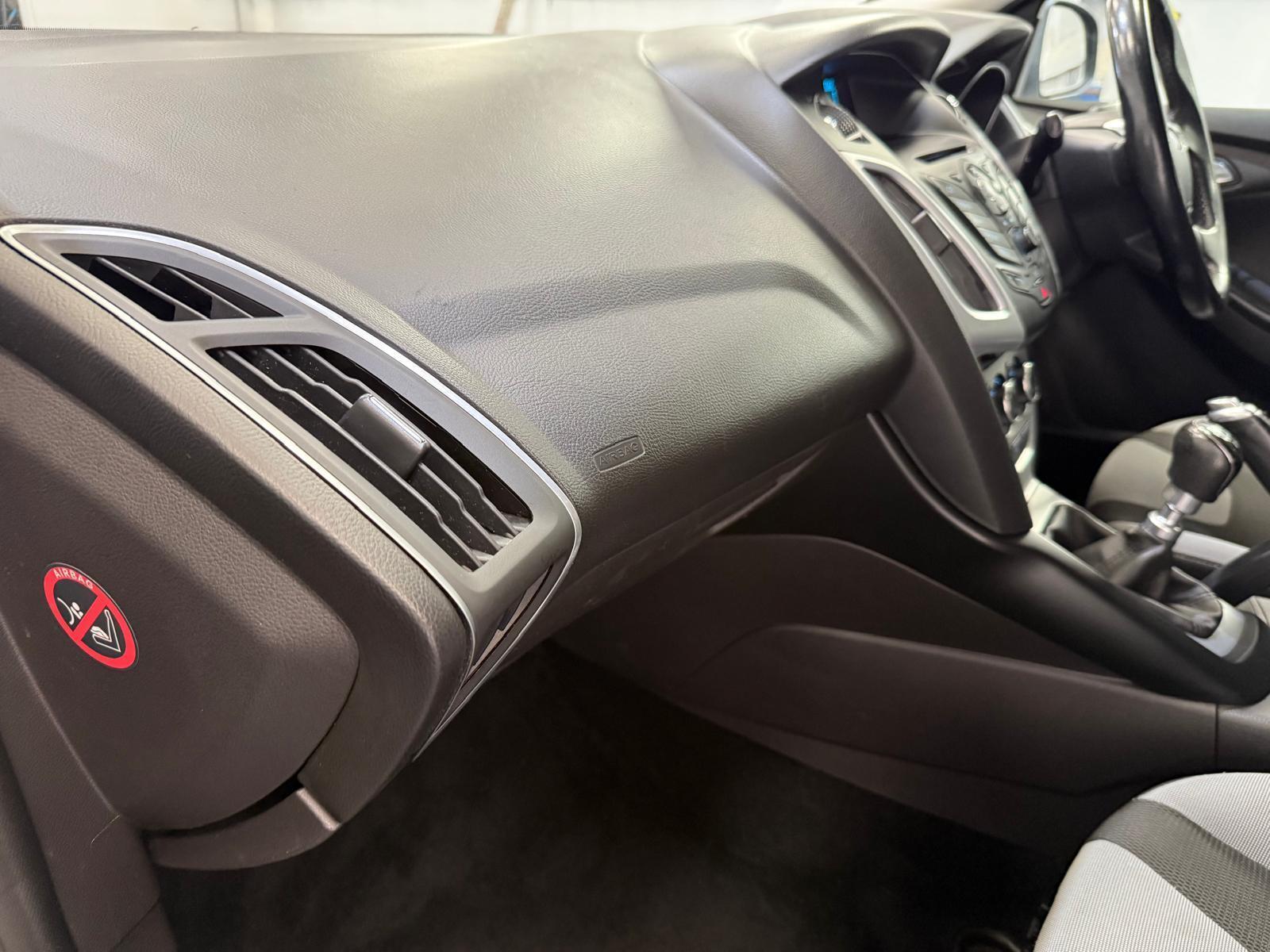 Ford Focus - Image 15