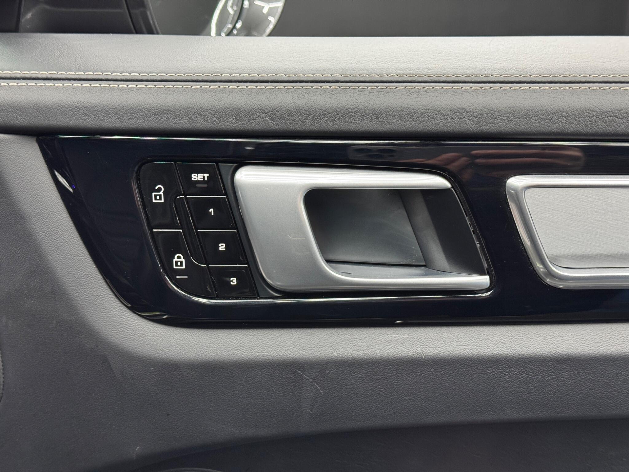 Porsche Cayenne - Image 48