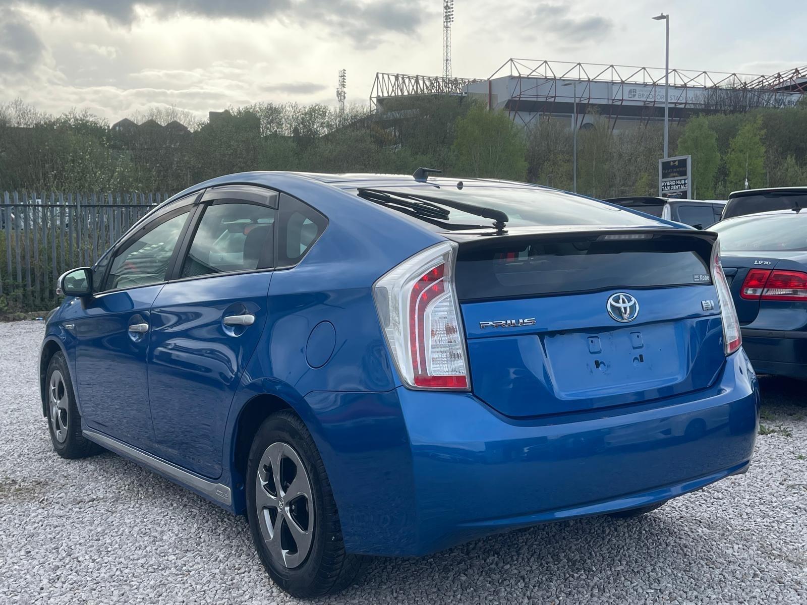 Toyota Prius - Image 8