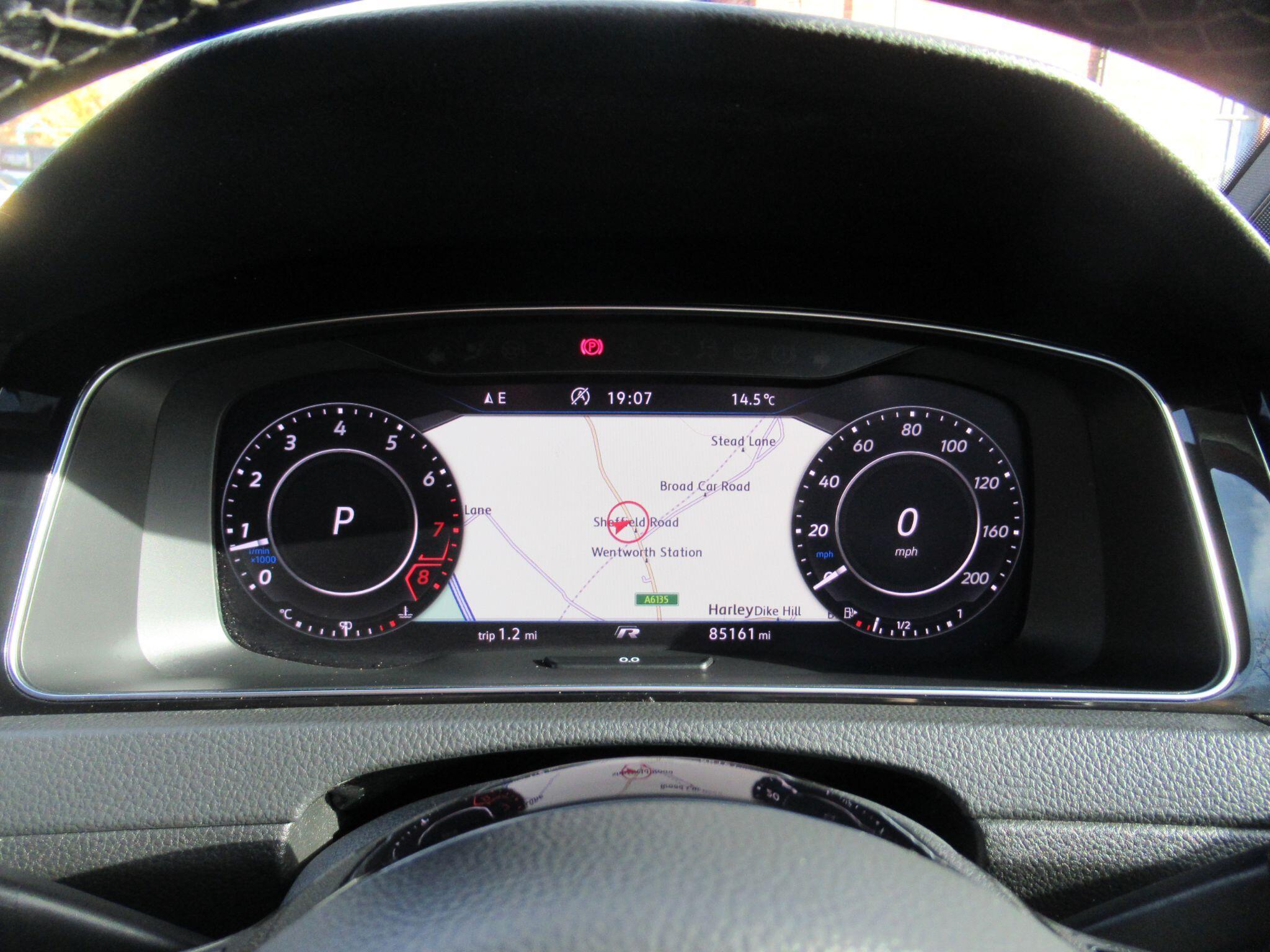 Volkswagen Golf - Image 30