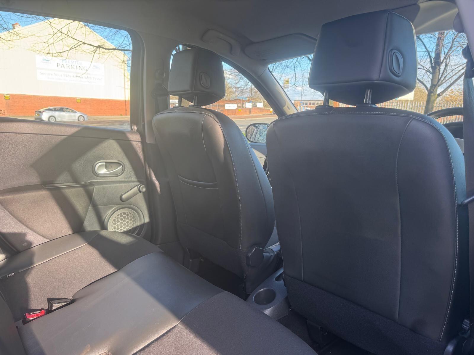 Renault Clio - Image 23