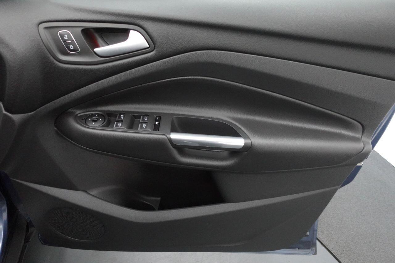 Ford Kuga - Image 17