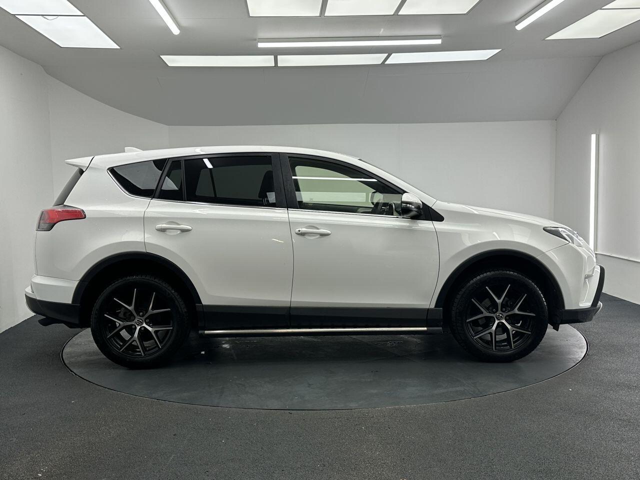 Toyota RAV4 - Image 9