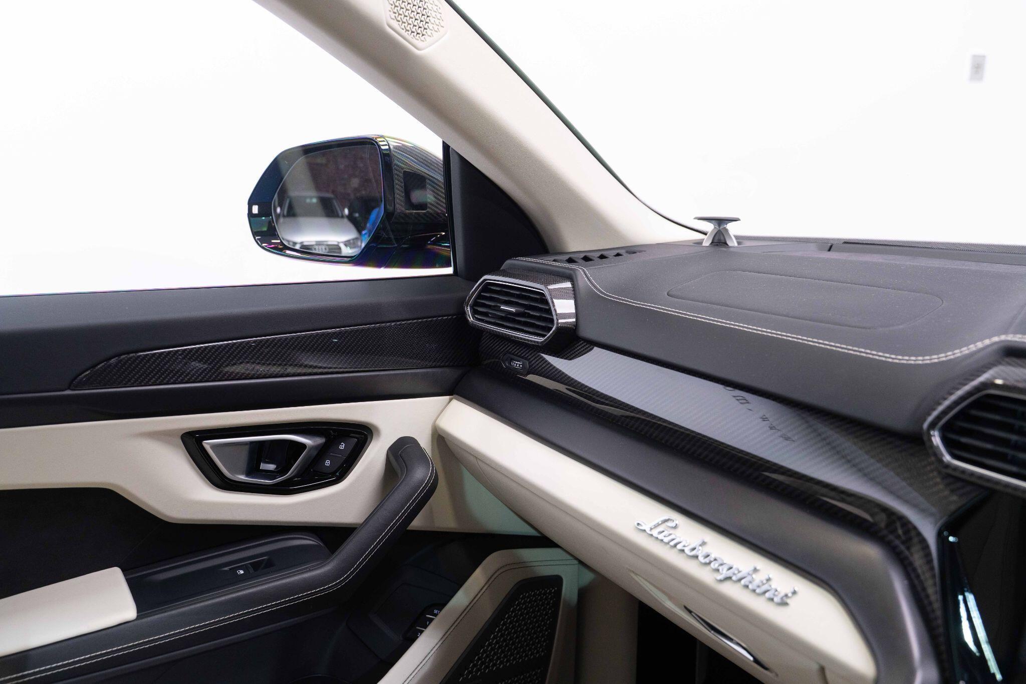 Lamborghini Urus - Image 64