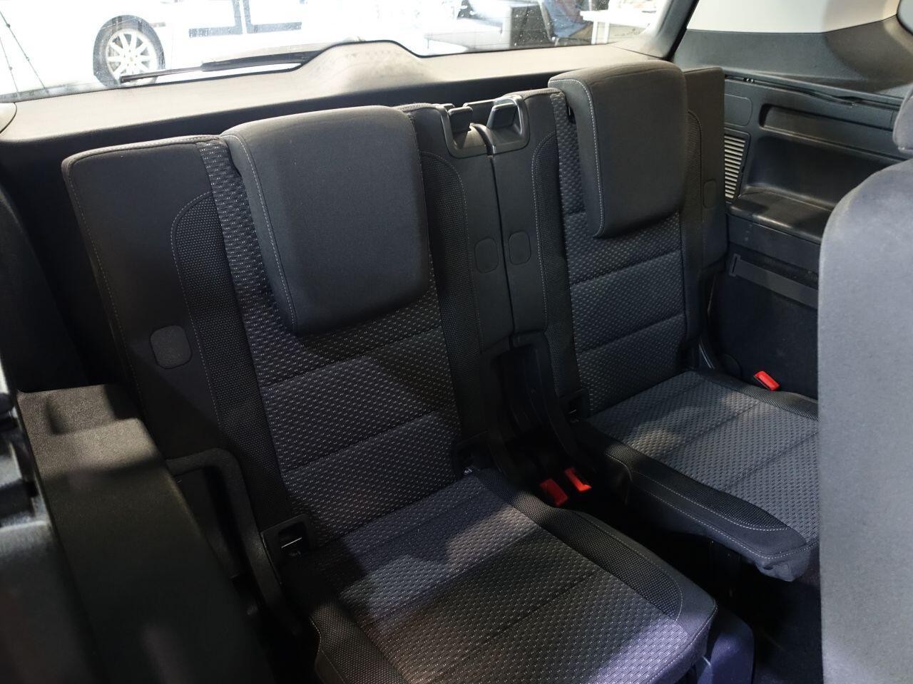 Volkswagen Touran - Image 18