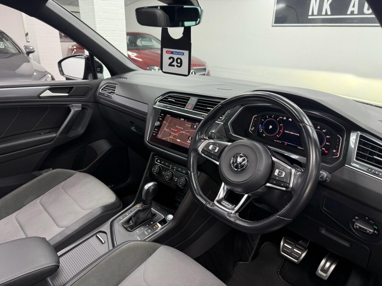 Volkswagen Tiguan - Image 12