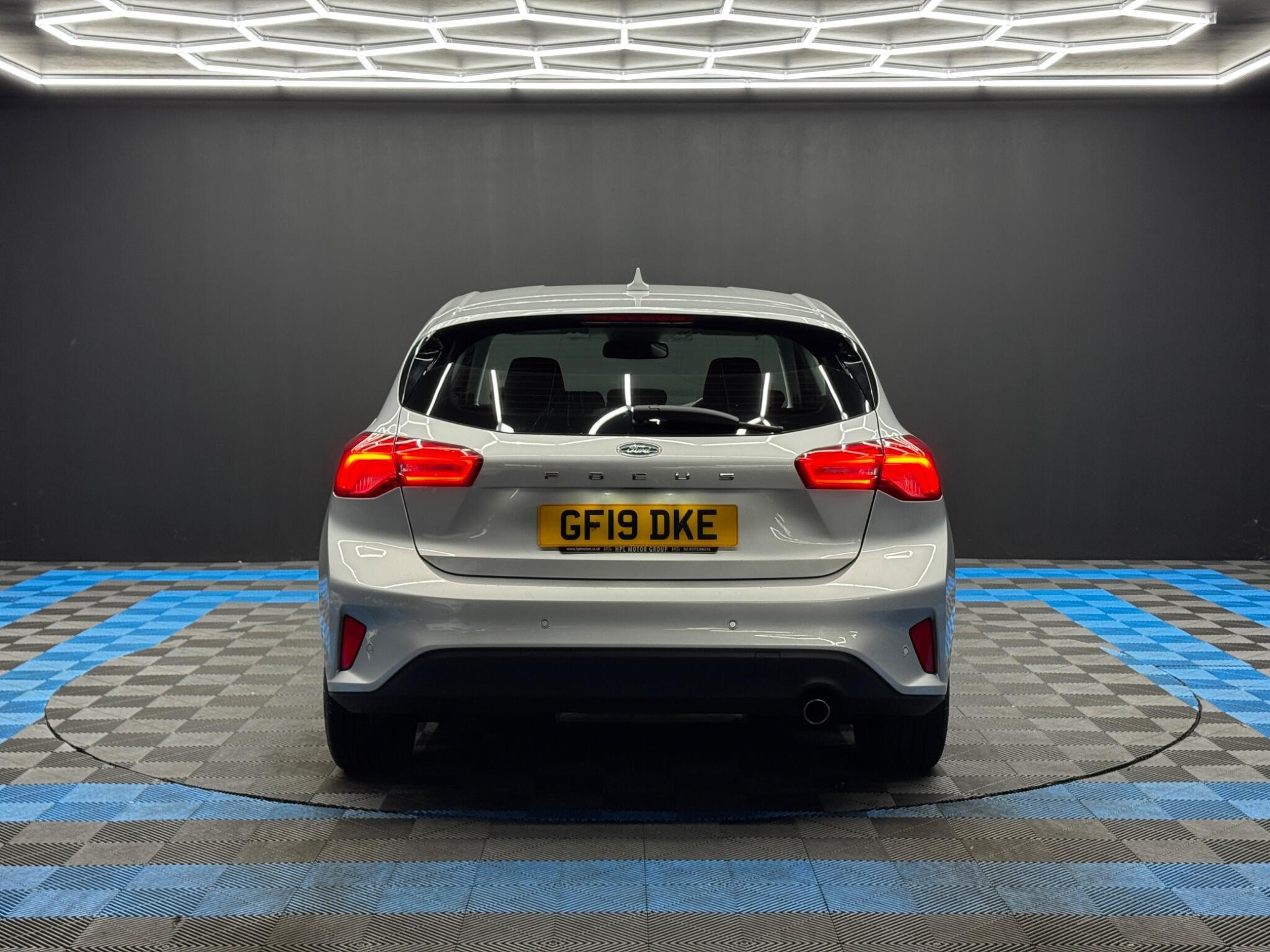 Ford Focus - Image 8