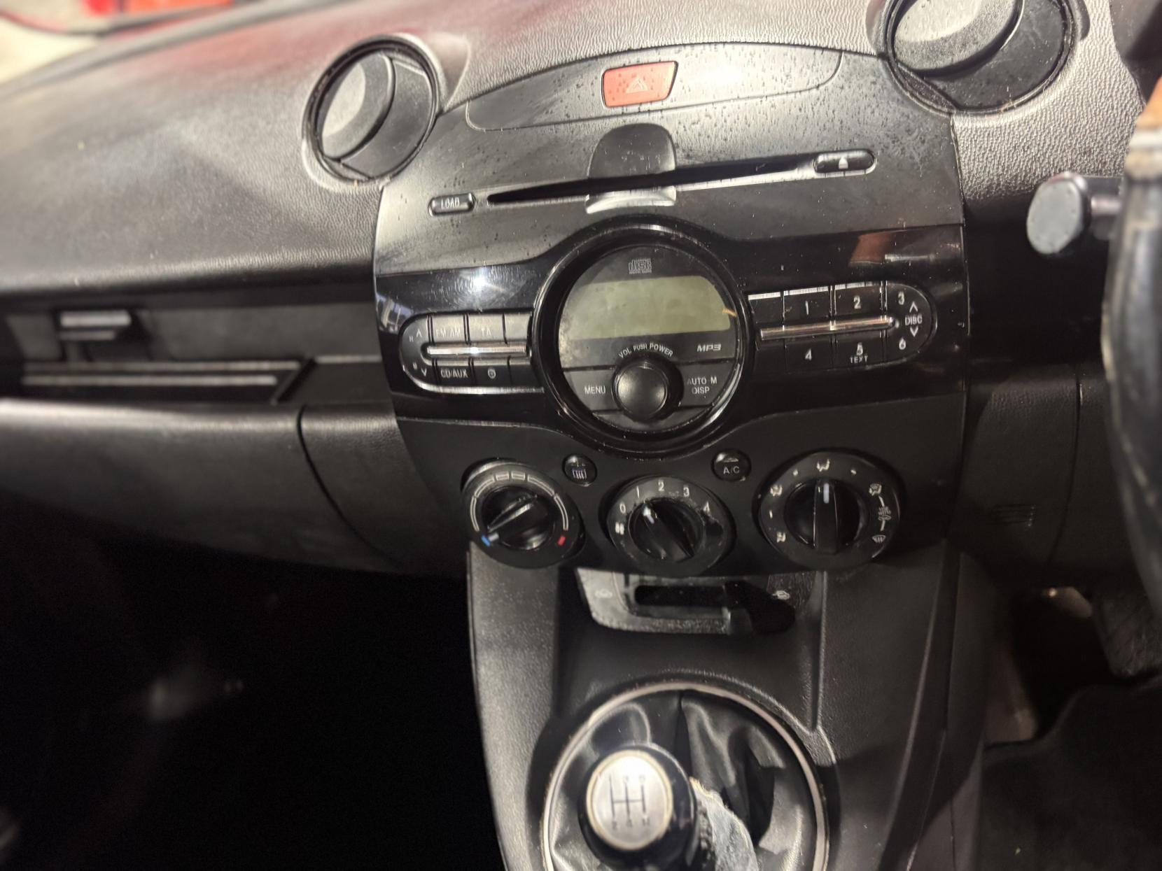 Mazda MAZDA2 - Image 15