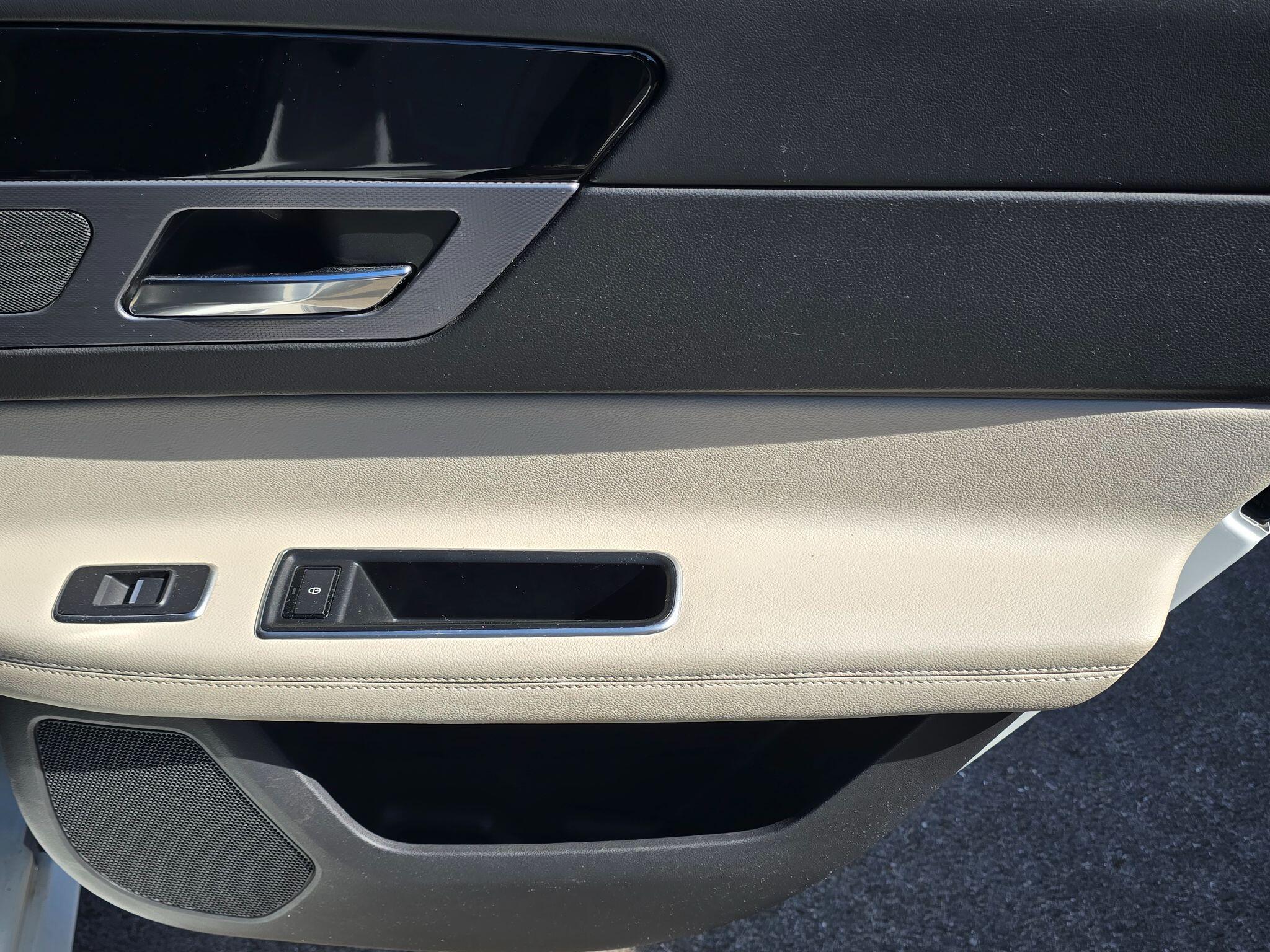 Jaguar XF - Image 34