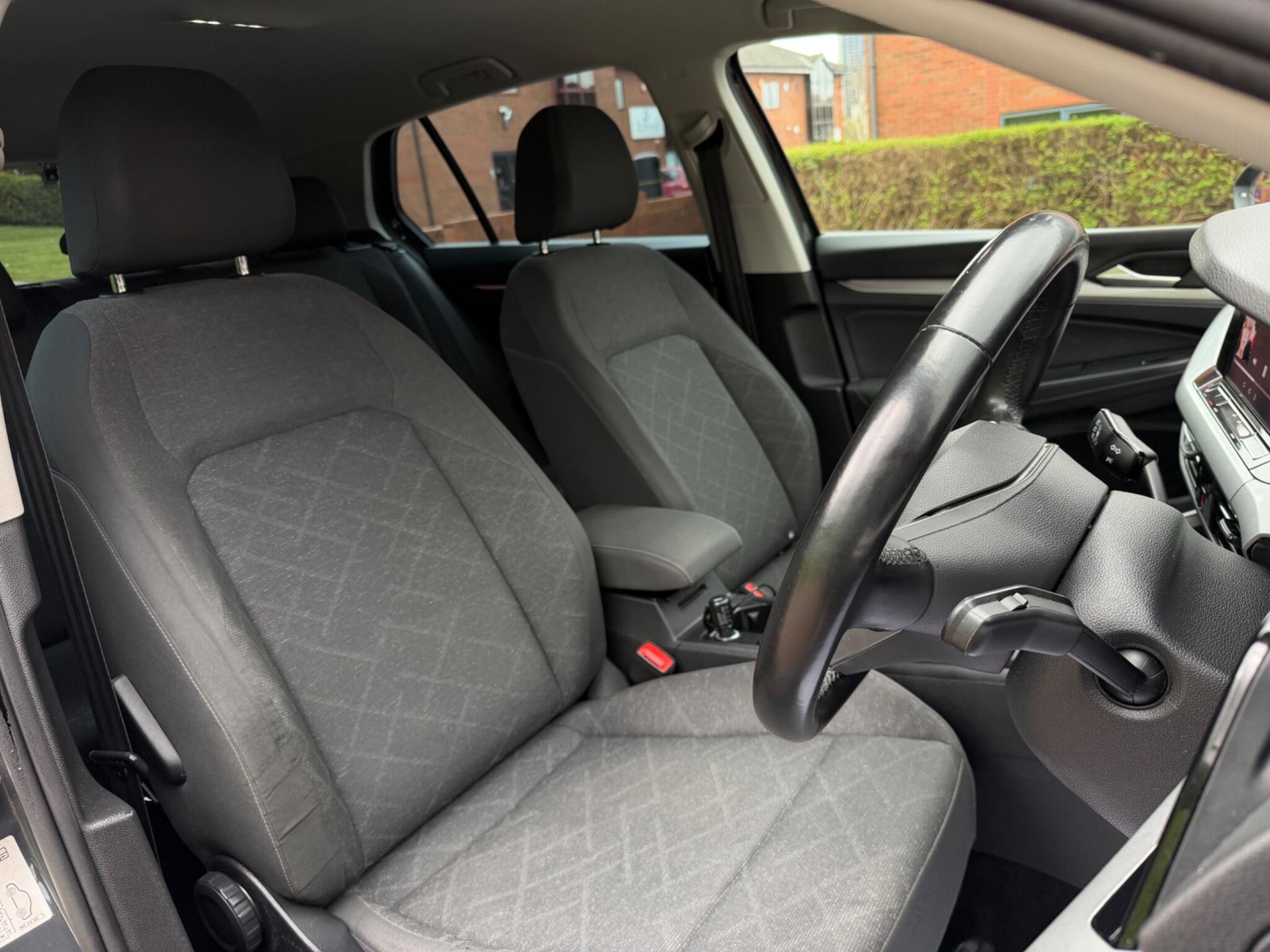 Volkswagen Golf - Image 34