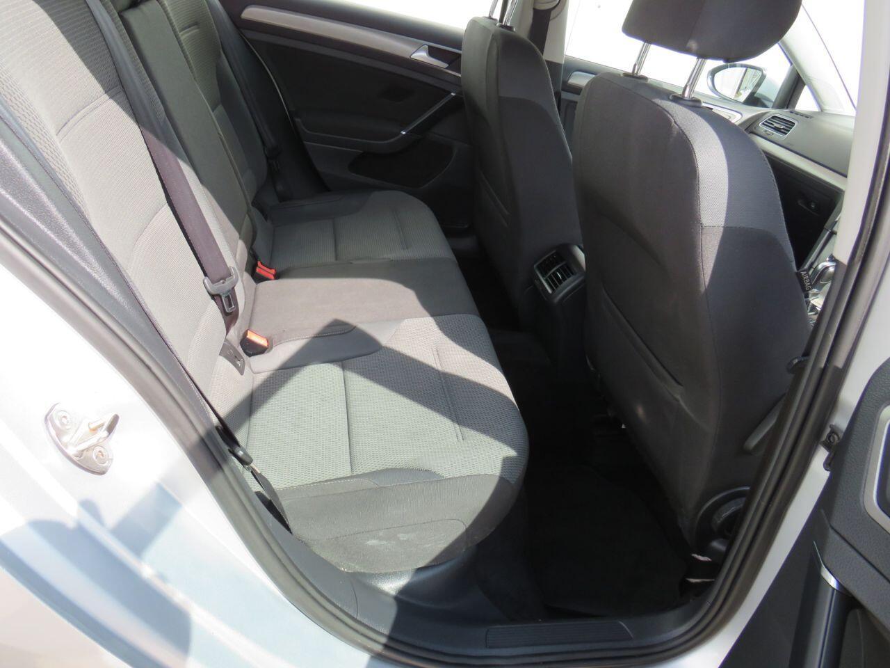 Volkswagen Golf - Image 8