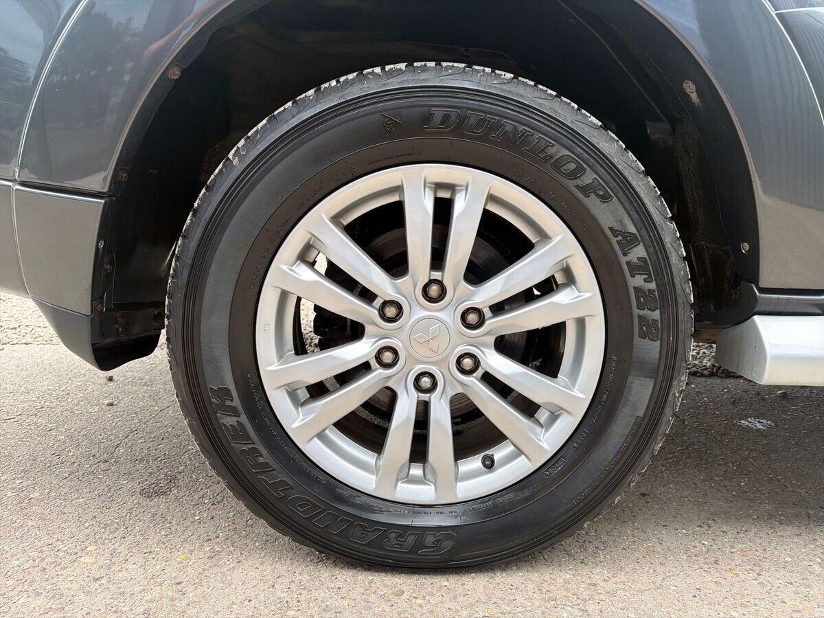 Mitsubishi Shogun - Image 17