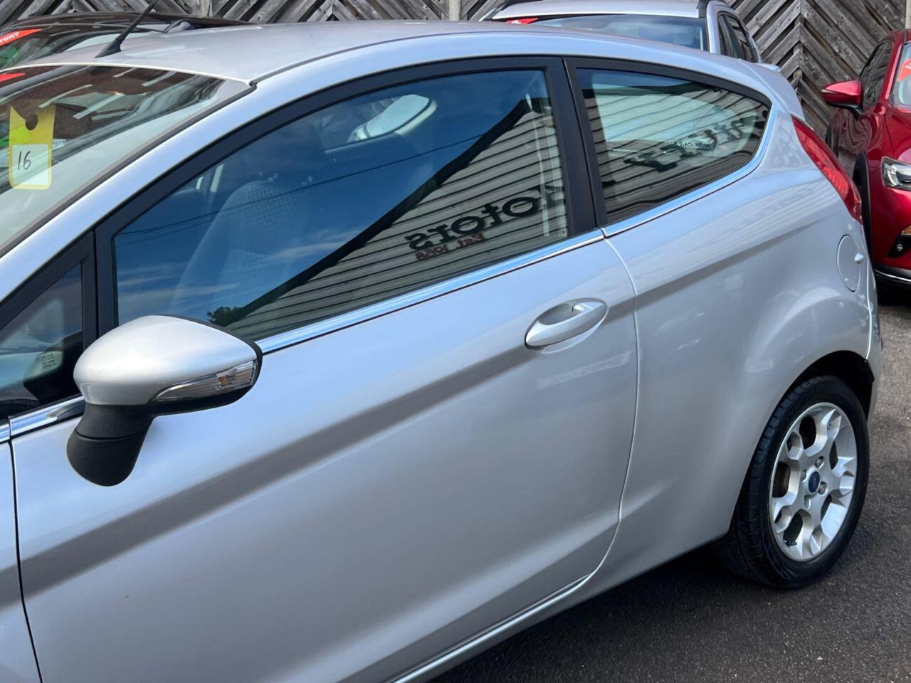 Ford Fiesta - Image 11