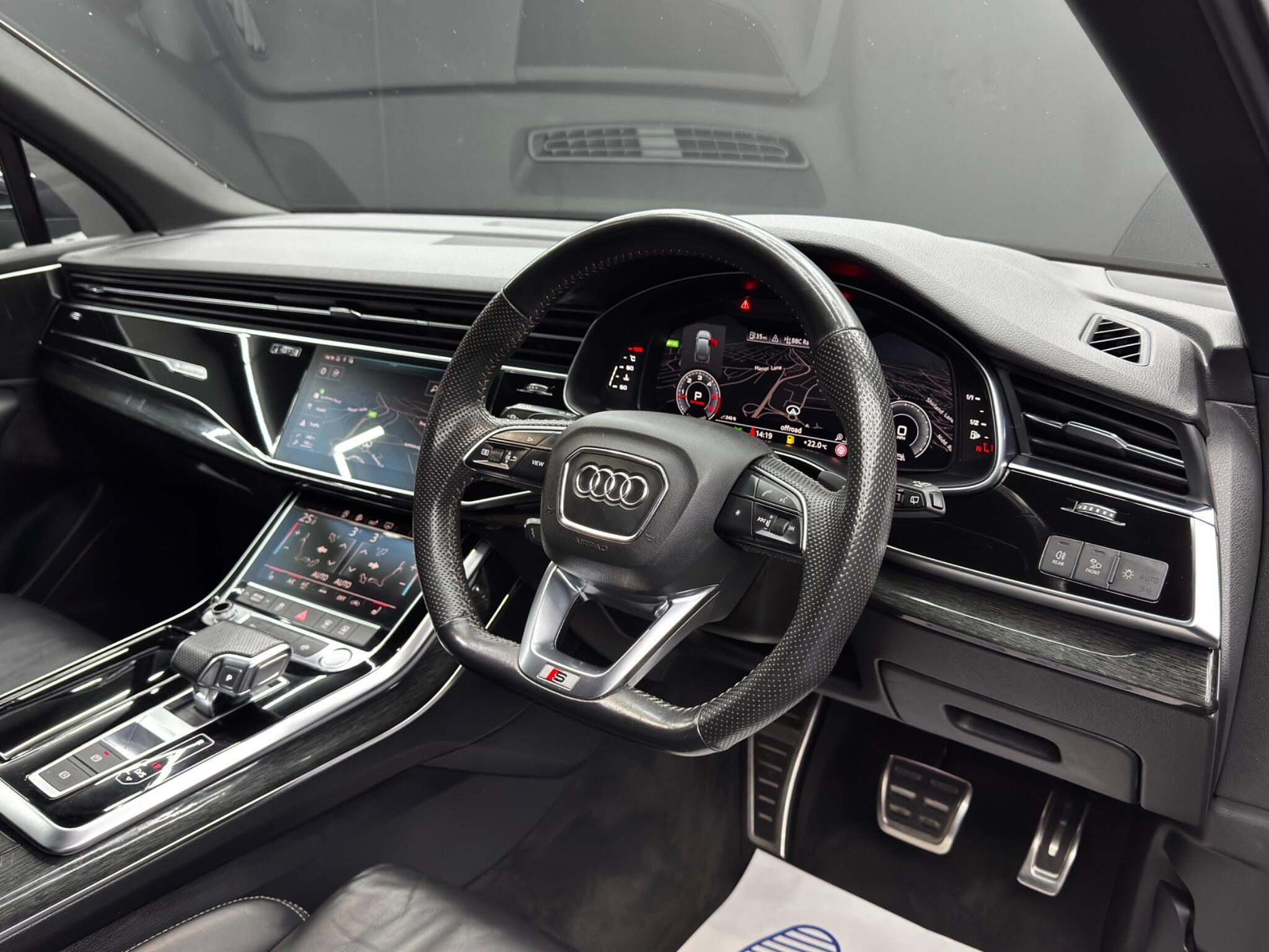 Audi Q7 - Image 9