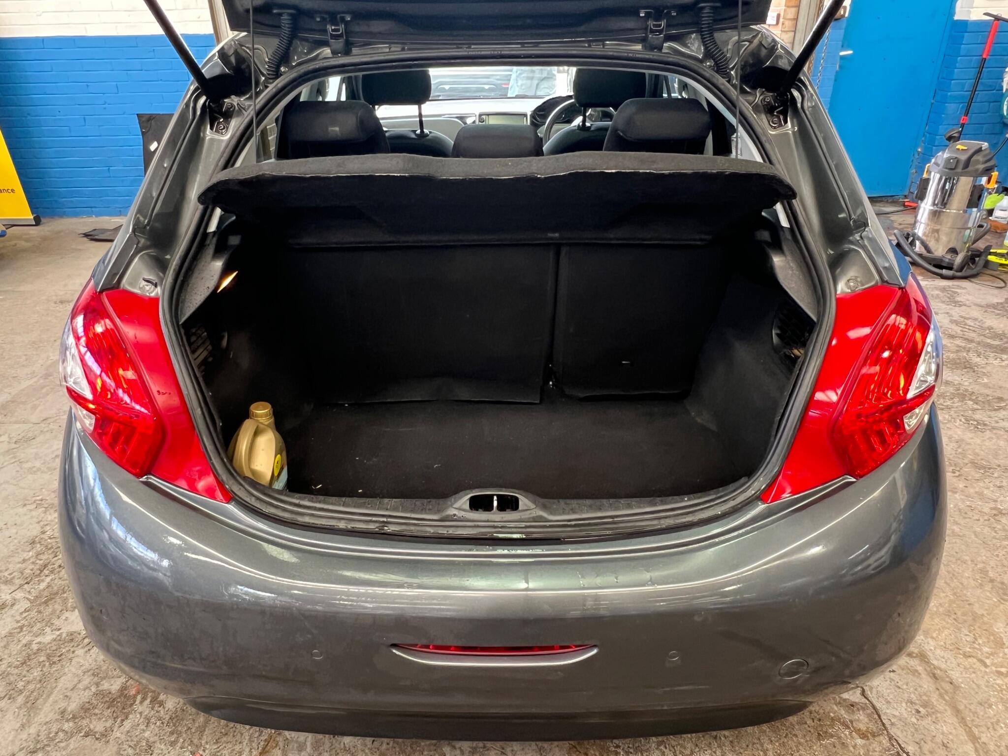 Peugeot 208 - Image 21