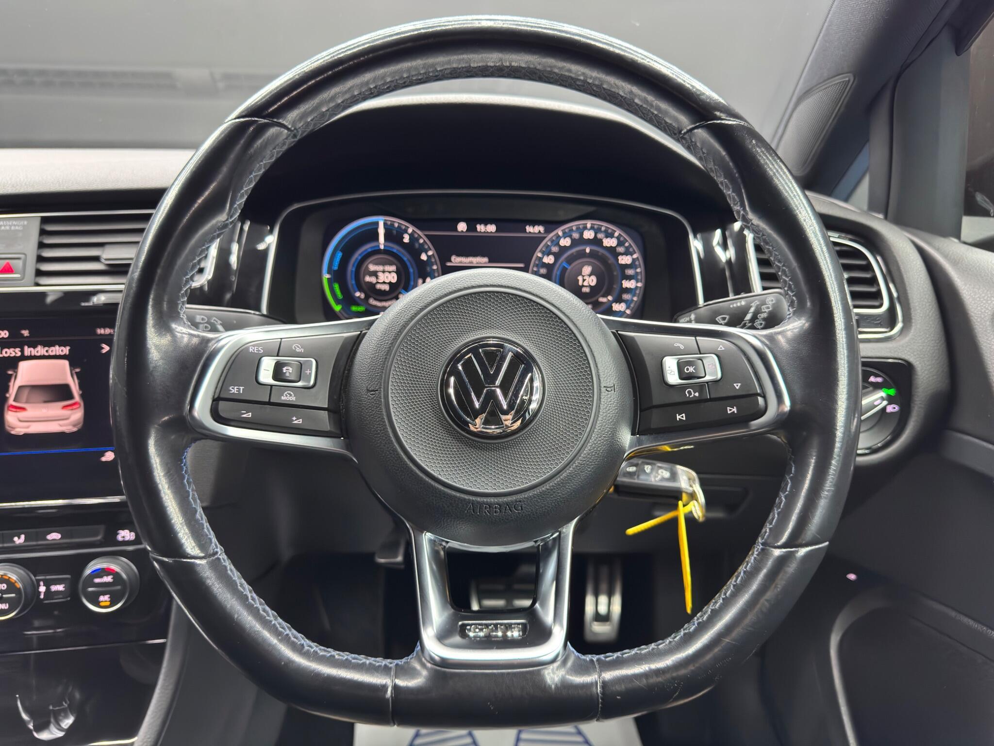 Volkswagen Golf - Image 19