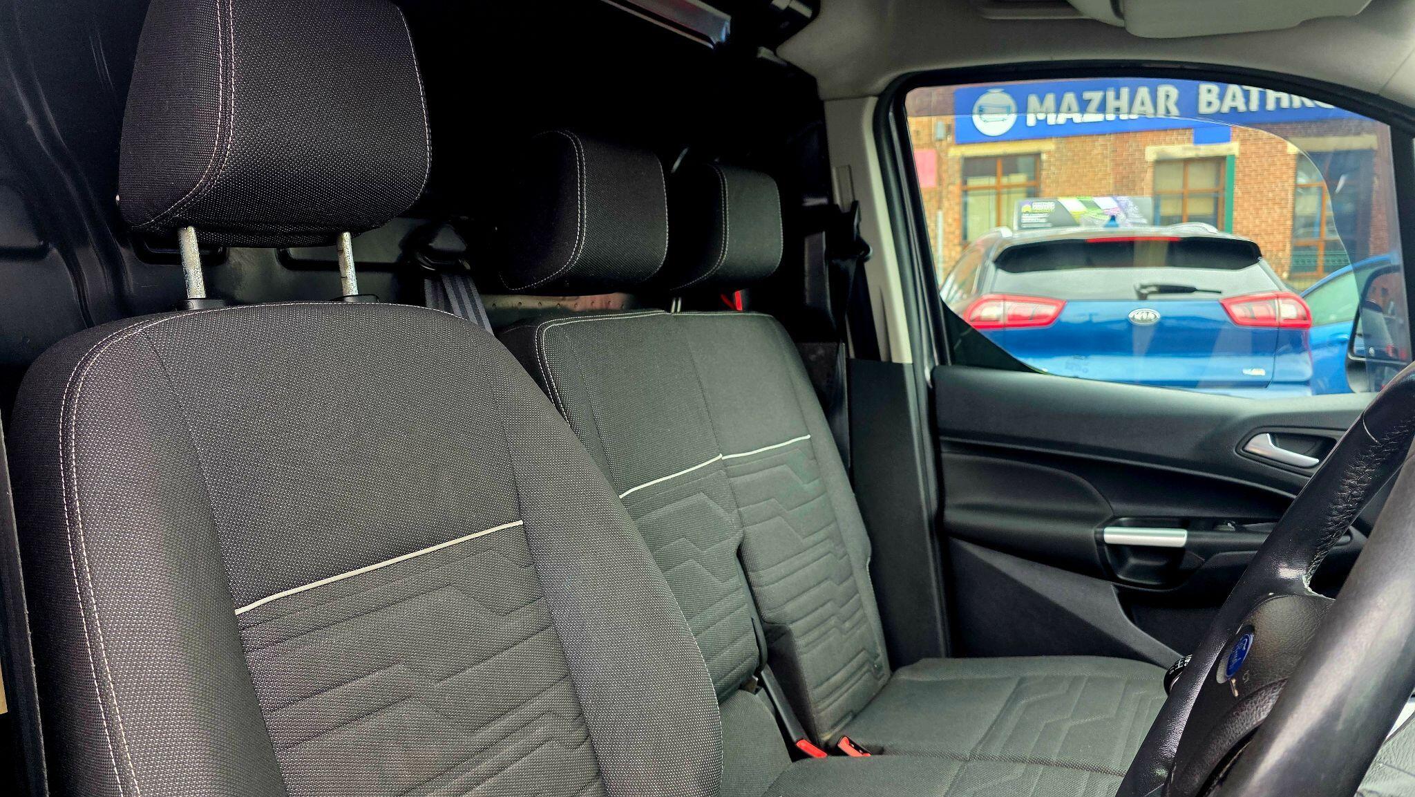 Ford Transit Connect - Image 12