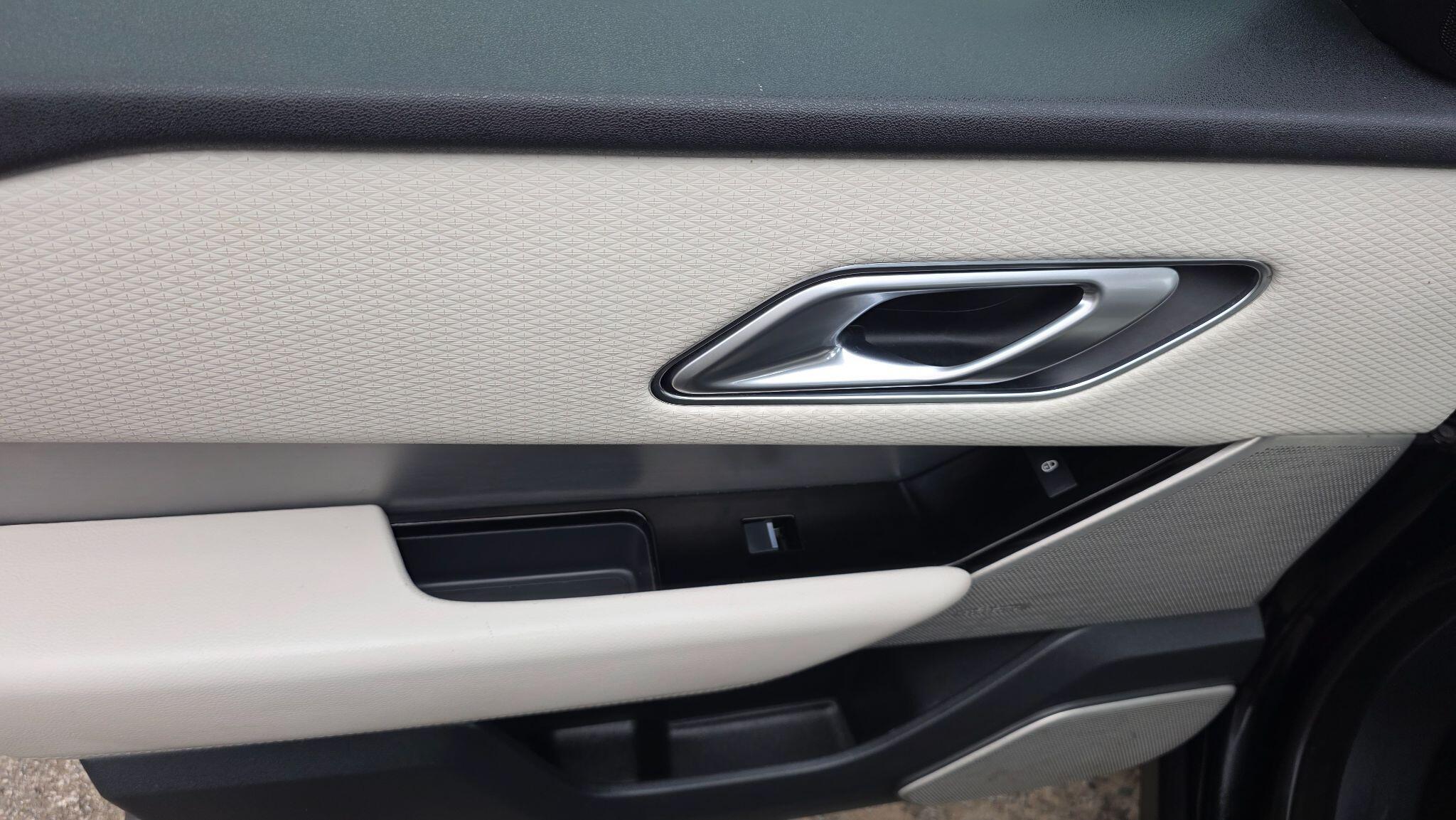 Land Rover Range Rover Velar - Image 44